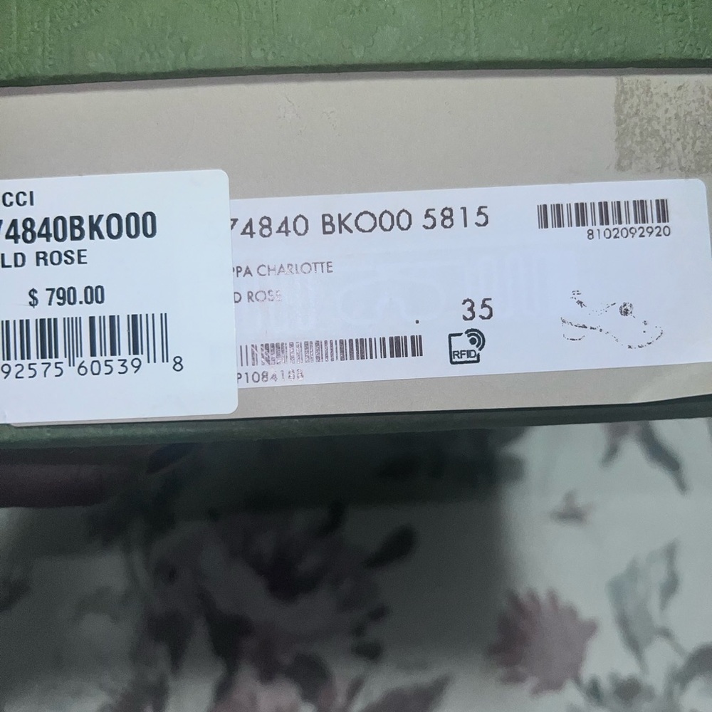 Gucci Shoes - Picture 2 of 8
